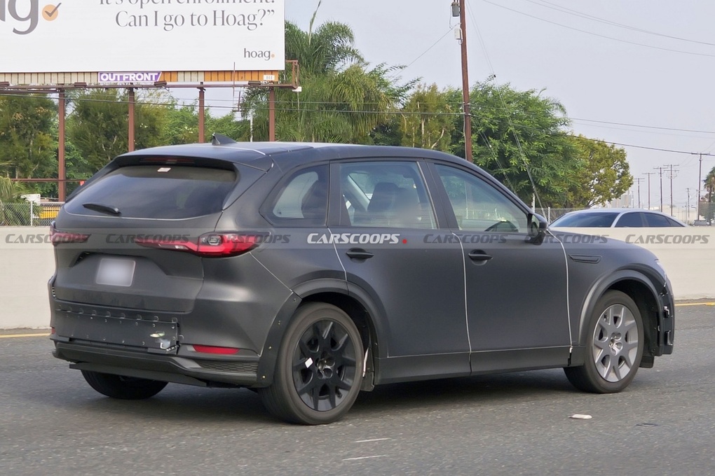 Mẫu ô tô điện hoàn toàn mới của Mazda bị tóm gọn tại Mỹ - 2