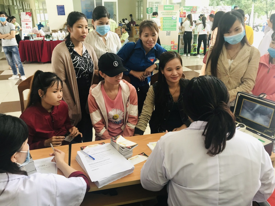 Cần đảm bảo tiền lương, việc làm ổn định cho lao động nữ - 2 Cần đảm bảo tiền lương, việc làm ổn định cho lao động nữ - 2