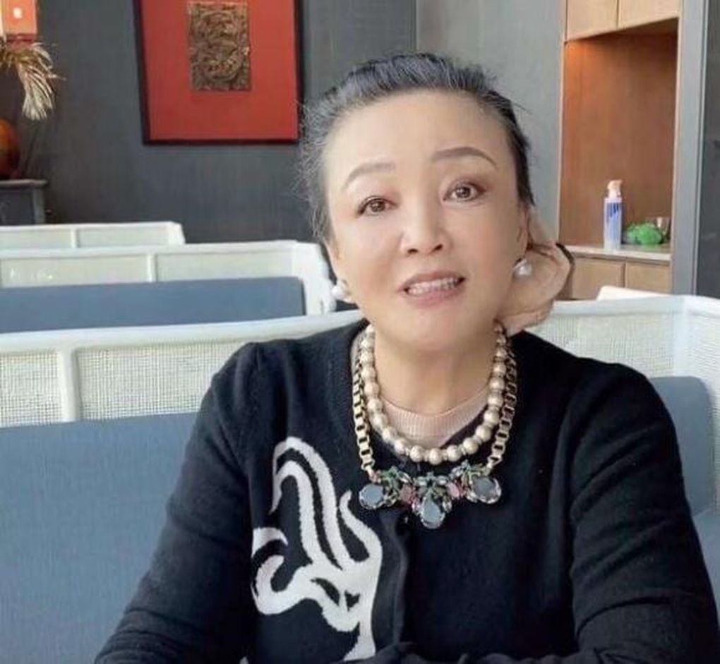 Người hưởng lợi từ cuộc khẩu chiến giữa Từ Hy Viên và chồng cũ - 1 Người hưởng lợi từ cuộc khẩu chiến giữa Từ Hy Viên và chồng cũ - 1