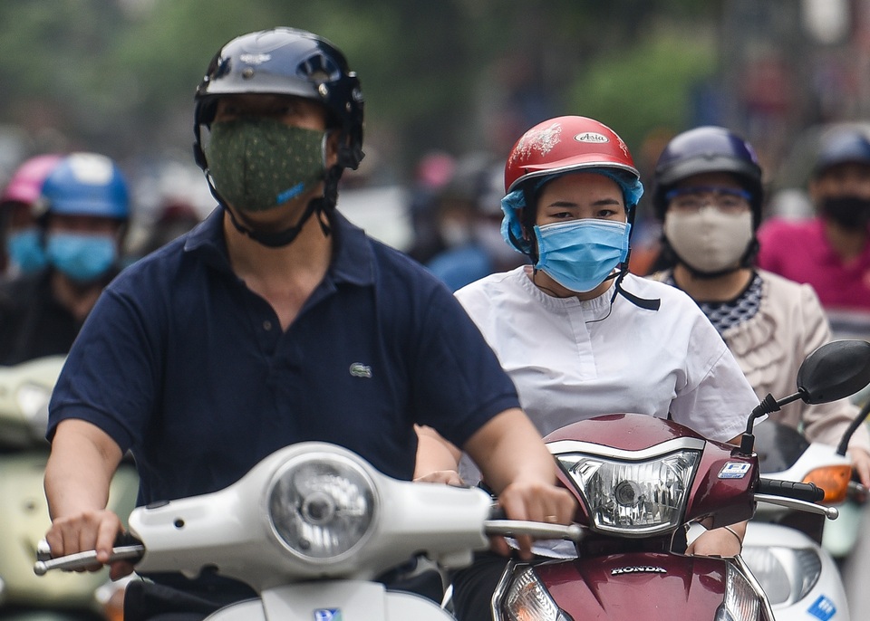 Phố phường Hà Nội đông đúc, nhiều hàng quán rậm rịch mở lại - 3 Phố phường Hà Nội đông đúc, nhiều hàng quán rậm rịch mở lại - 3