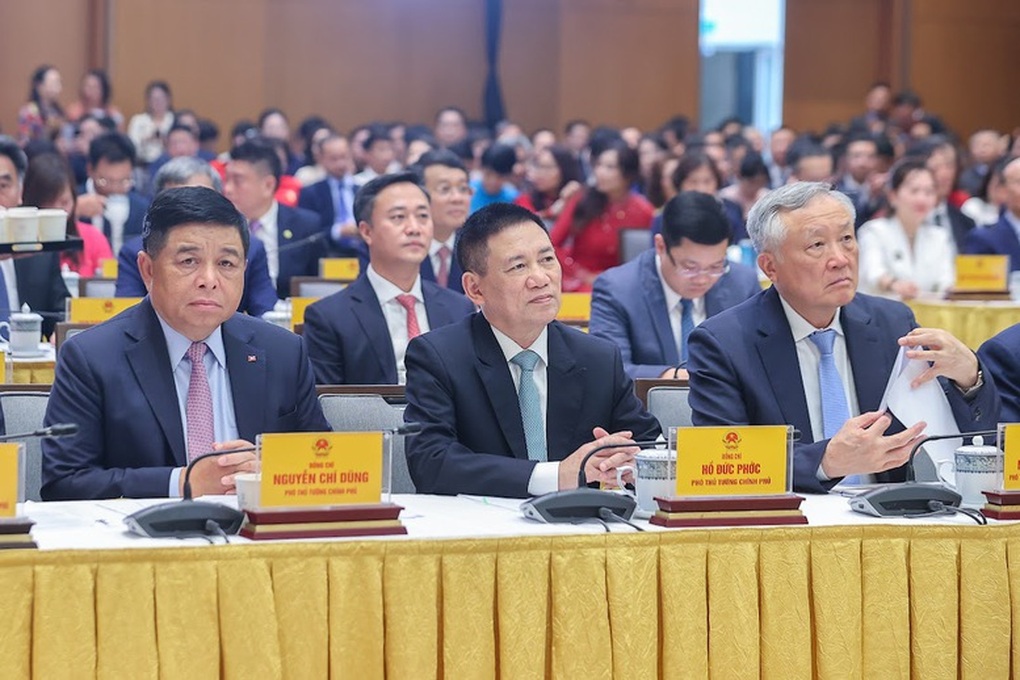 A series of large enterprises share their economic development milestones with the Prime Minister - 2 Loạt doanh nghiệp lớn chia sẻ dấu ấn phát triển kinh tế với Thủ tướng - 2