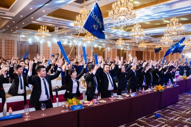 Khí thế của gần 1.000 chuyên viên kinh doanh trong ngày ra quân Legacy Prime