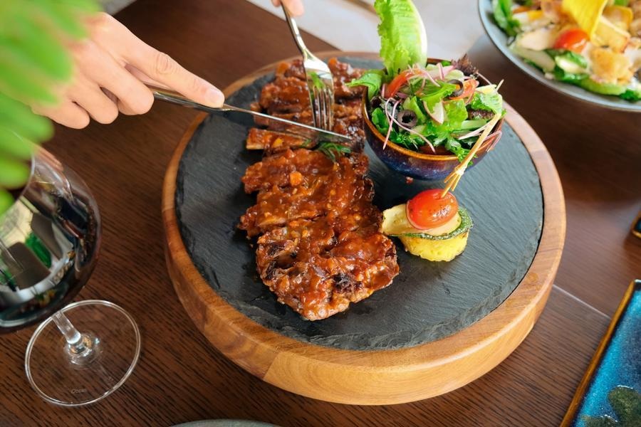 ស្វែងយល់ពីរបបអាហាររបស់អ្នករស់នៅក្នុងដីរចនាប័ទ្ម Blue Zones - ២ Khám phá chế độ dinh dưỡng của cư dân ở vùng đất theo phong cách Blue Zones - 2