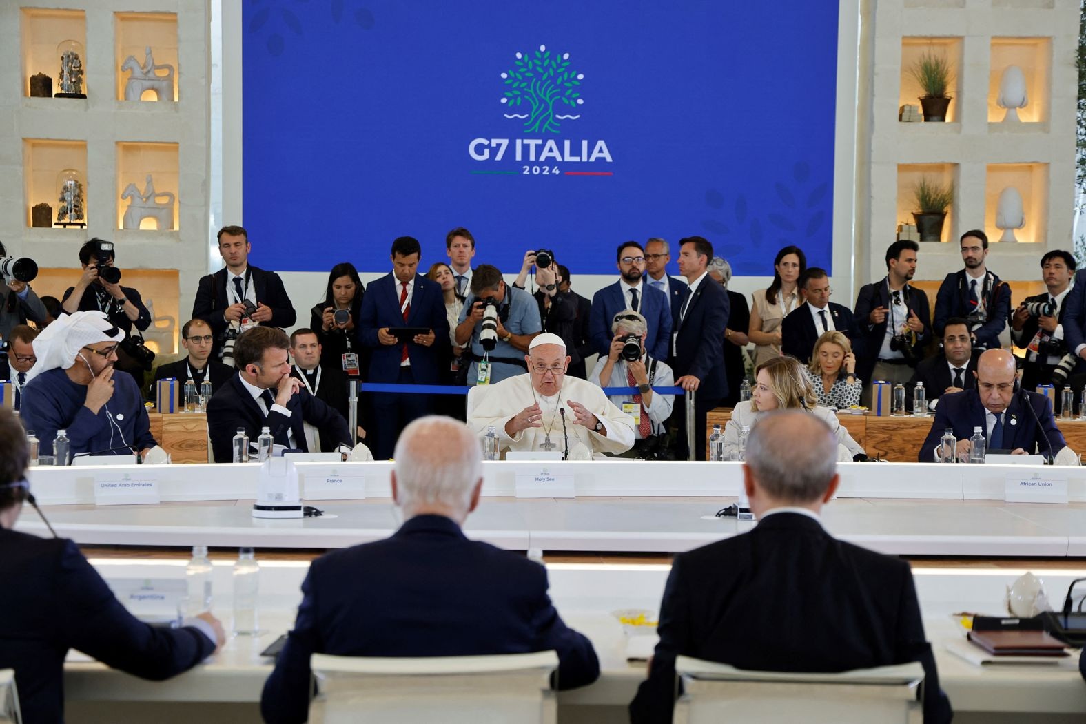 Giáo hoàng Francis tham gia phiên họp về trí tuệ nhân tạo trong hội nghị thượng đỉnh G7 ở Italy vào năm 2024 (Ảnh: Reuters).