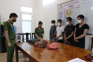 Khởi tố 4 con nghiện gây ra 15 vụ trộm dây cáp tại các trạm phát sóng