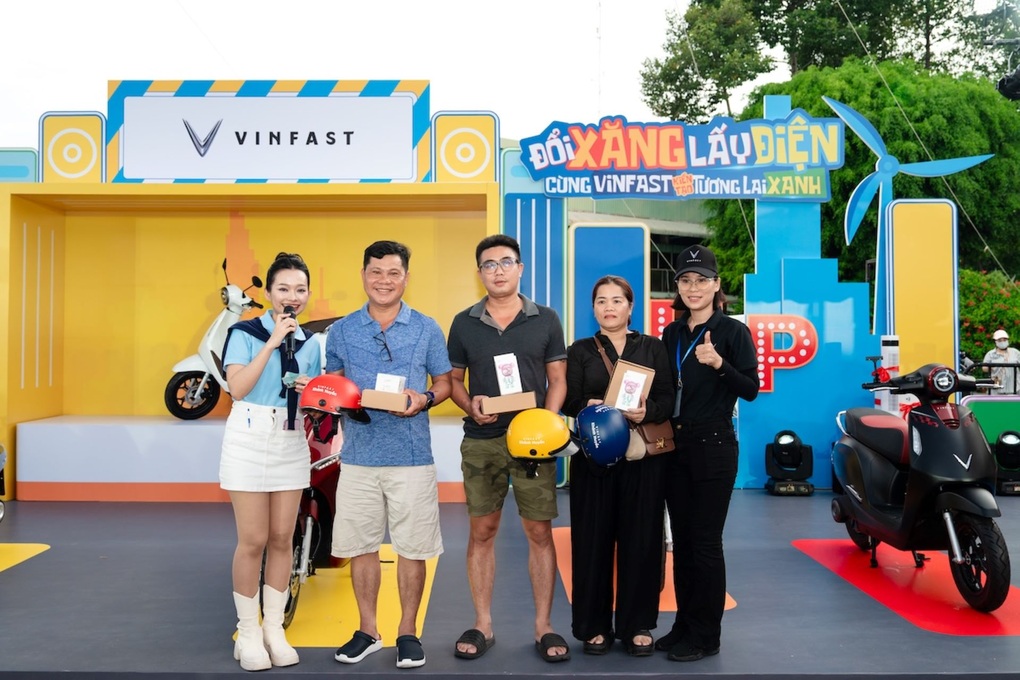 Sự kiện “Đổi xăng lấy điện” tại TPHCM thu hút sự quan tâm của người dân - 6 Sự kiện “Đổi xăng lấy điện” tại TPHCM thu hút sự quan tâm của người dân - 6
