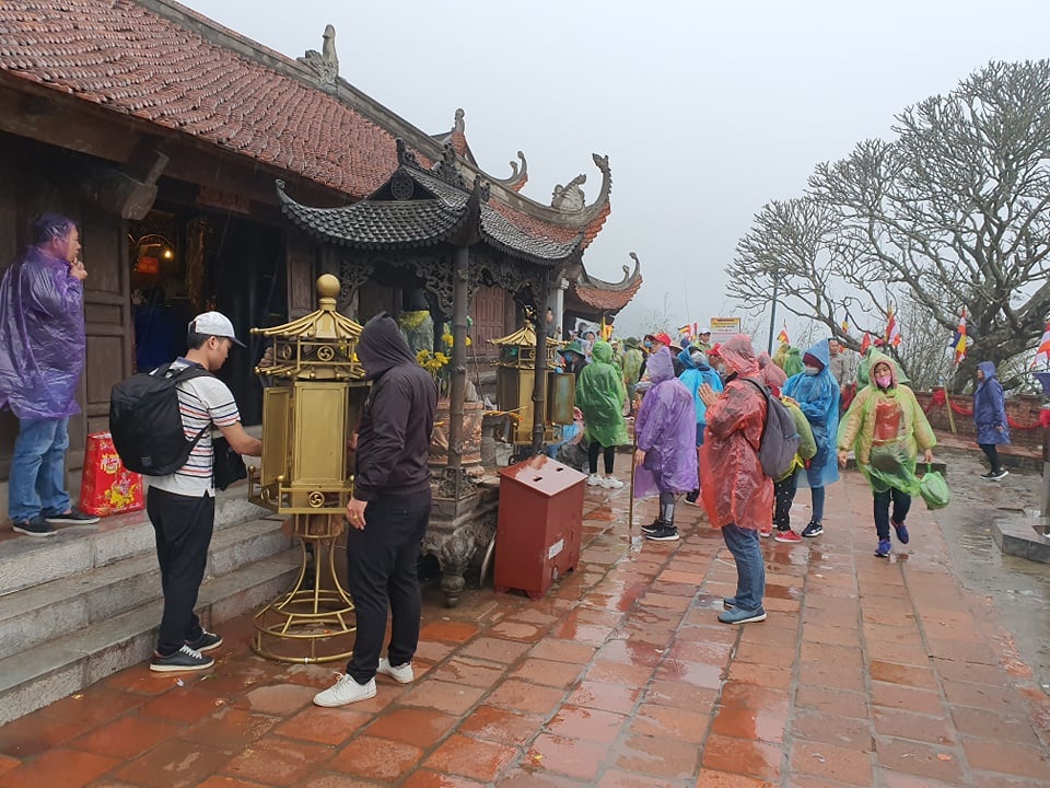 Đối phó với Covid-19, Quảng Ninh tạm dừng đón khách du lịch - 3 Đối phó với Covid-19, Quảng Ninh tạm dừng đón khách du lịch - 3