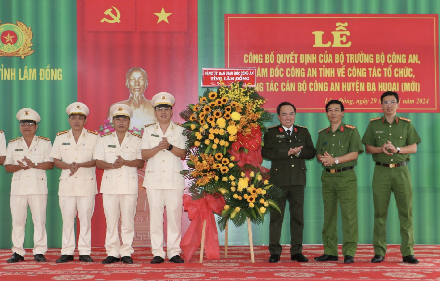 ادغام پلیس ۳ منطقه در لام دونگ - ۱ Sáp nhập công an 3 huyện ở Lâm Đồng - 1