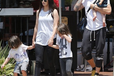 “Quả bom sex” Megan Fox hạnh phúc bên chồng con