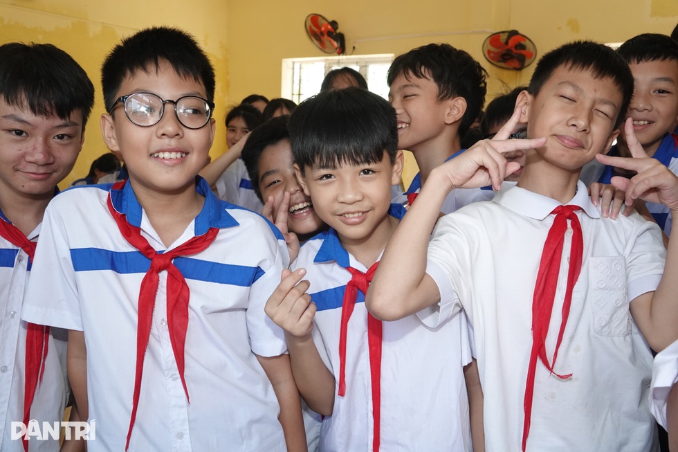 Báo Dân trí là đơn vị đầu tiên tặng quà, hỗ trợ học sinh Vị Xuyên - 7 Báo Dân trí là đơn vị đầu tiên tặng quà, hỗ trợ học sinh Vị Xuyên - 7