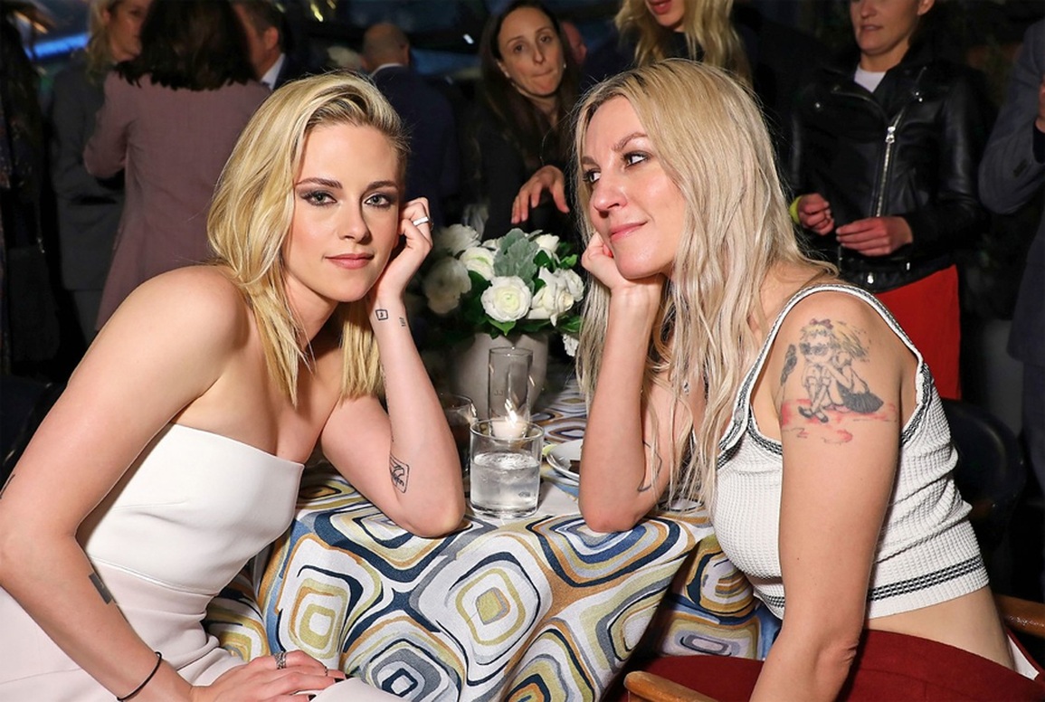 Kristen Stewart và lần hiếm hoi dự sự kiện cùng bạn gái đồng giới - 1 Kristen Stewart và lần hiếm hoi dự sự kiện cùng bạn gái đồng giới - 1