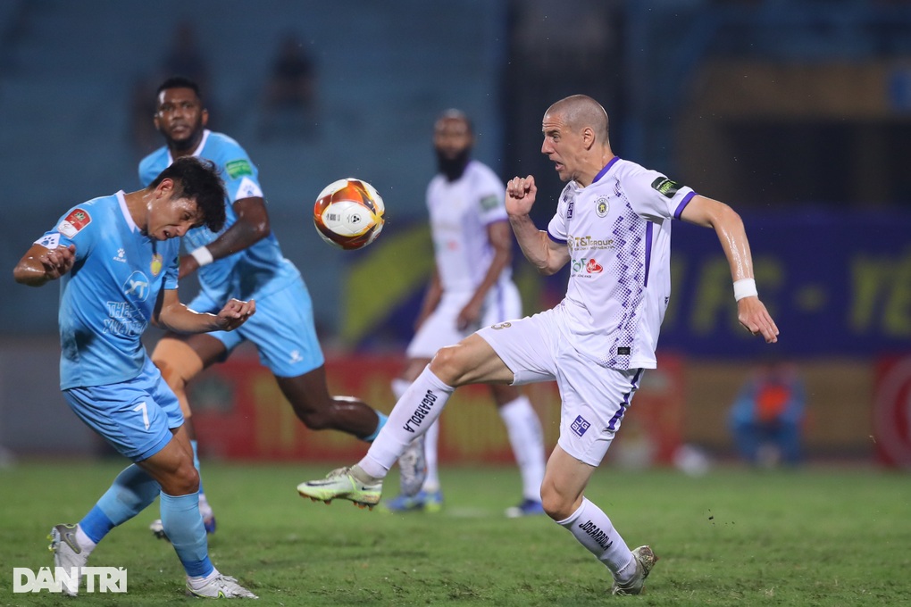 Tuấn Hải lập công giúp CLB Hà Nội chiếm ngôi đầu bảng V-League - 4 Tuấn Hải lập công giúp CLB Hà Nội chiếm ngôi đầu bảng V-League - 4