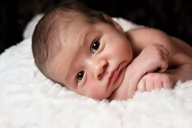 Đặt tên con theo tên nhà cung cấp mạng để được dùng wifi miễn phí