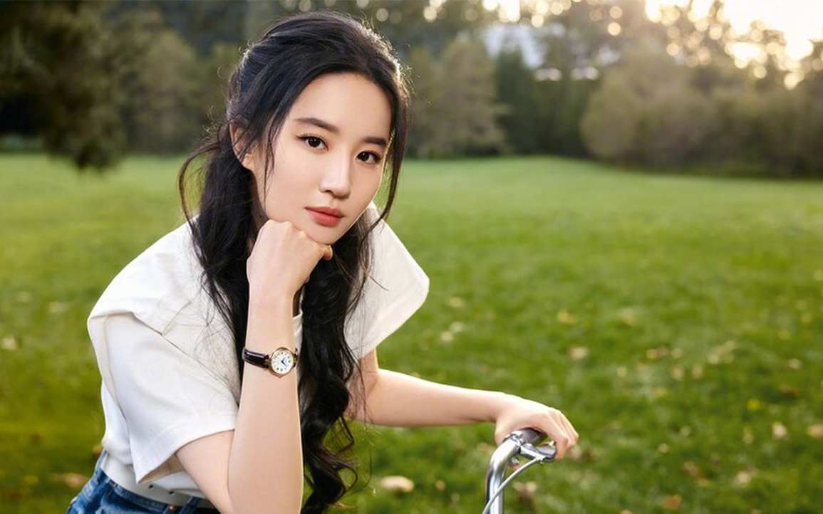 Lưu Diệc Phi: Tụt dốc vì bị cha nuôi tỷ phú bỏ rơi, bệnh tật hành hạ - 8 Lưu Diệc Phi: Tụt dốc vì bị cha nuôi tỷ phú bỏ rơi, bệnh tật hành hạ - 8