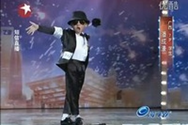 Cậu bé 7 tuổi “hot” với màn vũ đạo ấn tượng