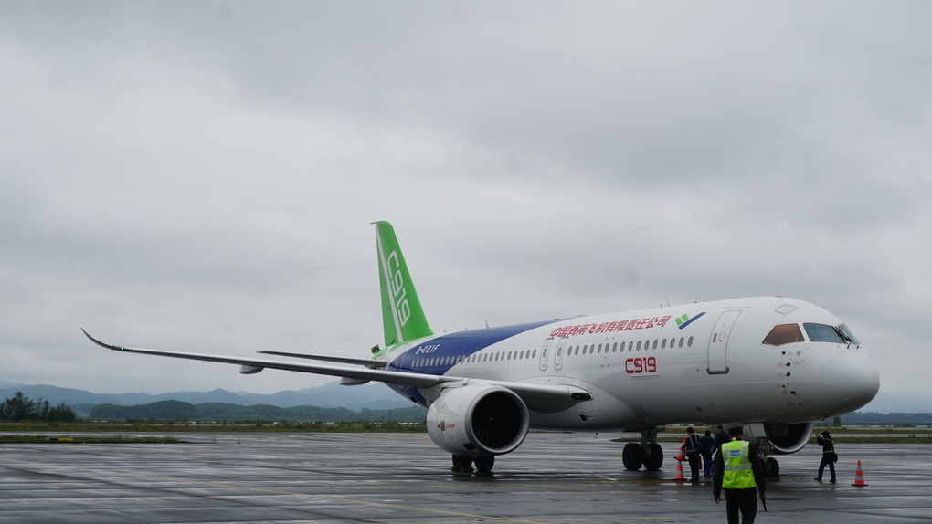 Máy bay do Trung Quốc sản xuất lần đầu đến Việt Nam - 1 Máy bay do Trung Quốc sản xuất lần đầu đến Việt Nam - 1