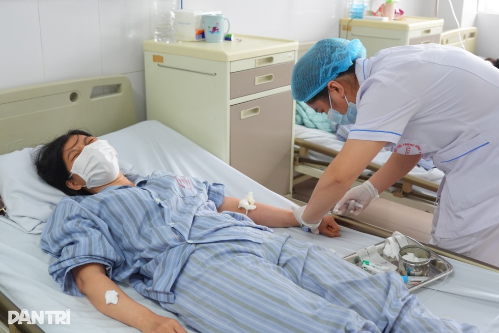 Ngỡ chỉ là cơn sốt nhẹ, người đàn ông rơi vào sốc sốt xuất huyết nguy kịch - 9 Ngỡ chỉ là cơn sốt nhẹ, người đàn ông rơi vào sốc sốt xuất huyết nguy kịch - 9