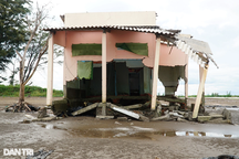 Biển "ăn" mất nhà, người dân ngậm ngùi ra đi tay trắng