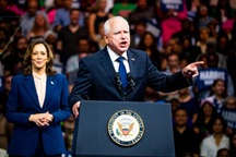 Phó tướng của bà Harris kêu gọi thay đổi cơ chế bầu tổng thống