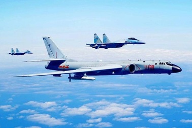 13 máy bay quân sự của Trung Quốc áp sát Đài Loan