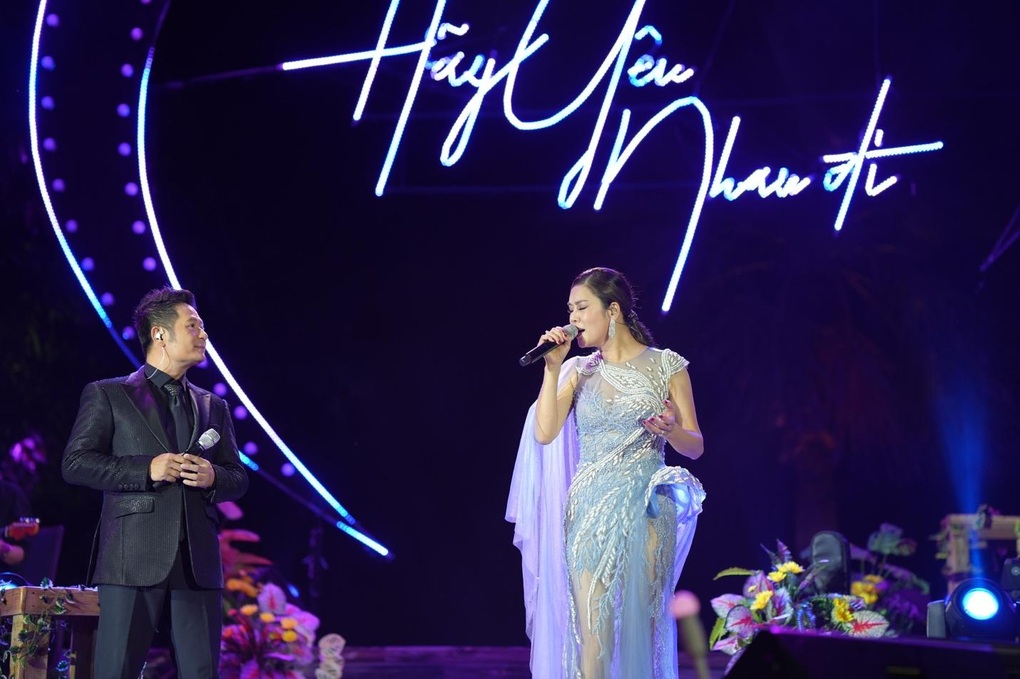 Bằng Kiều, Thu Phương đầy cảm xúc trong đêm nhạc Hãy yêu nhau đi do Phạm Hoàng Giang đạo diễn - 3 Bằng Kiều, Thu Phương đầy cảm xúc trong đêm nhạc Hãy yêu nhau đi do Phạm Hoàng Giang đạo diễn - 3