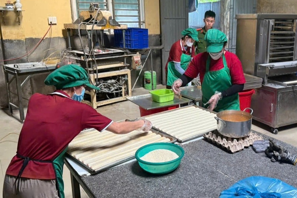 Phát hiện hàng chục nghìn sản phẩm bánh trung thu “bẩn” - 1 Phát hiện hàng chục nghìn sản phẩm bánh trung thu “bẩn” - 1