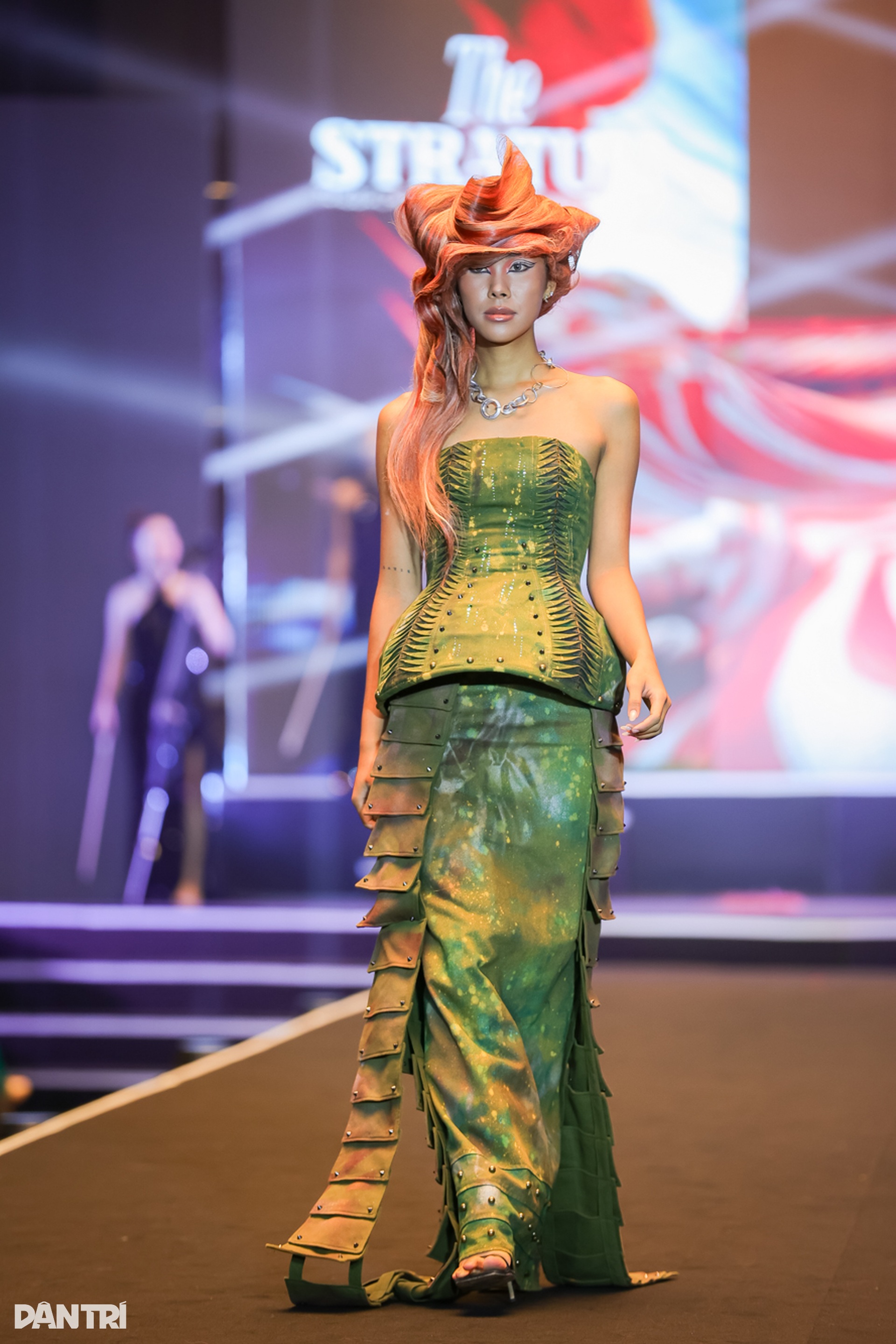 Hoa hậu Sắc đẹp Quốc tế ngưỡng mộ lòng yêu nước của người Việt Nam - 11