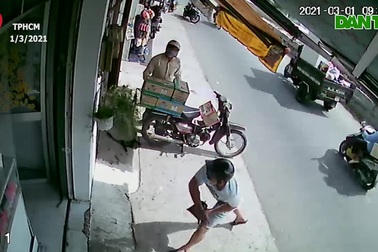 Tiệm thuốc tây ở Sài Gòn bị tạt sơn, mắm tôm 6 lần