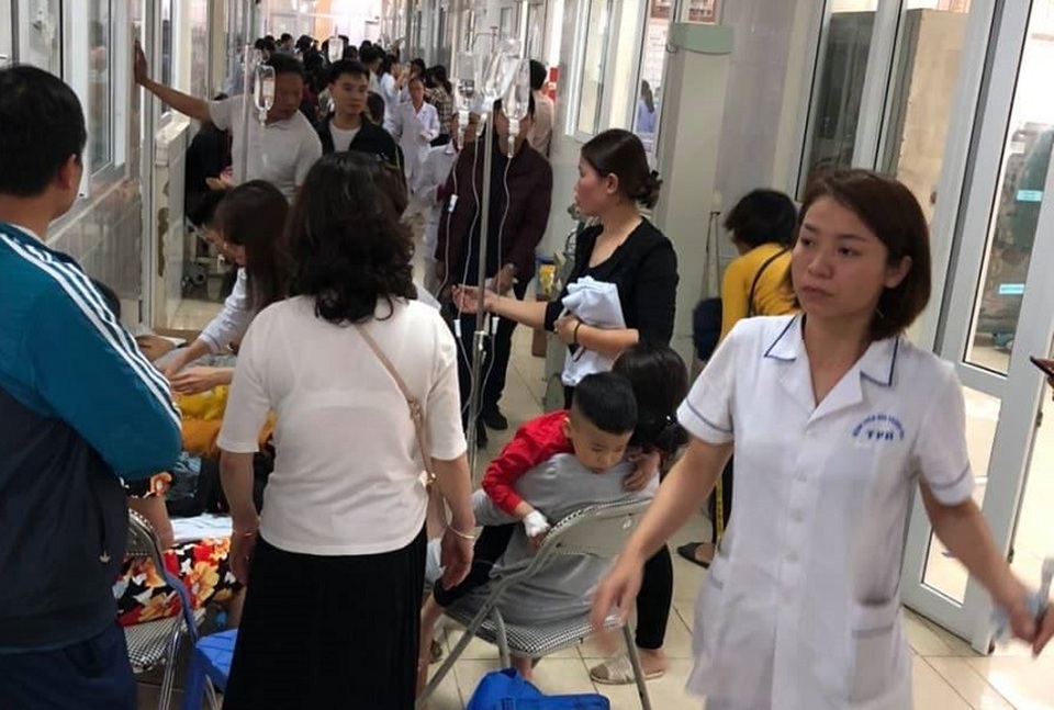 Hàng chục trẻ mầm non nhập viện nghi ngộ độc thực phẩm - 1 Hàng chục trẻ mầm non nhập viện nghi ngộ độc thực phẩm - 1