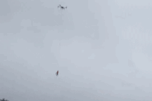 Dùng drone cứu thành công người bị lật thuyền trên sông