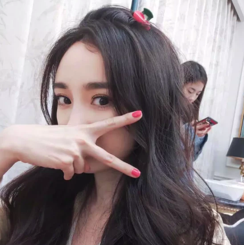 Dương Mịch nói gì trước tin đồn lộ clip say rượu tới mức bất tỉnh? - 3 Dương Mịch nói gì trước tin đồn lộ clip say rượu tới mức bất tỉnh? - 3