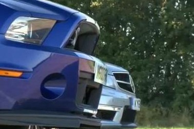 Mercedes C63 AMG “đọ” Shelby GT500 Mustang 