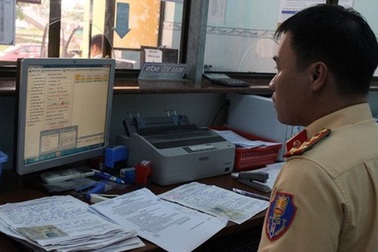 Ô tô giá 350 triệu bị “phạt nguội”... 148 triệu đồng!