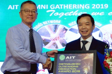 Câu chuyện Hạng bay Thương gia và sự ra đời của First News - Trí Việt