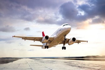 Vì sao hành khách có cảm giác như máy bay bị rơi trong khi đang cất cánh?