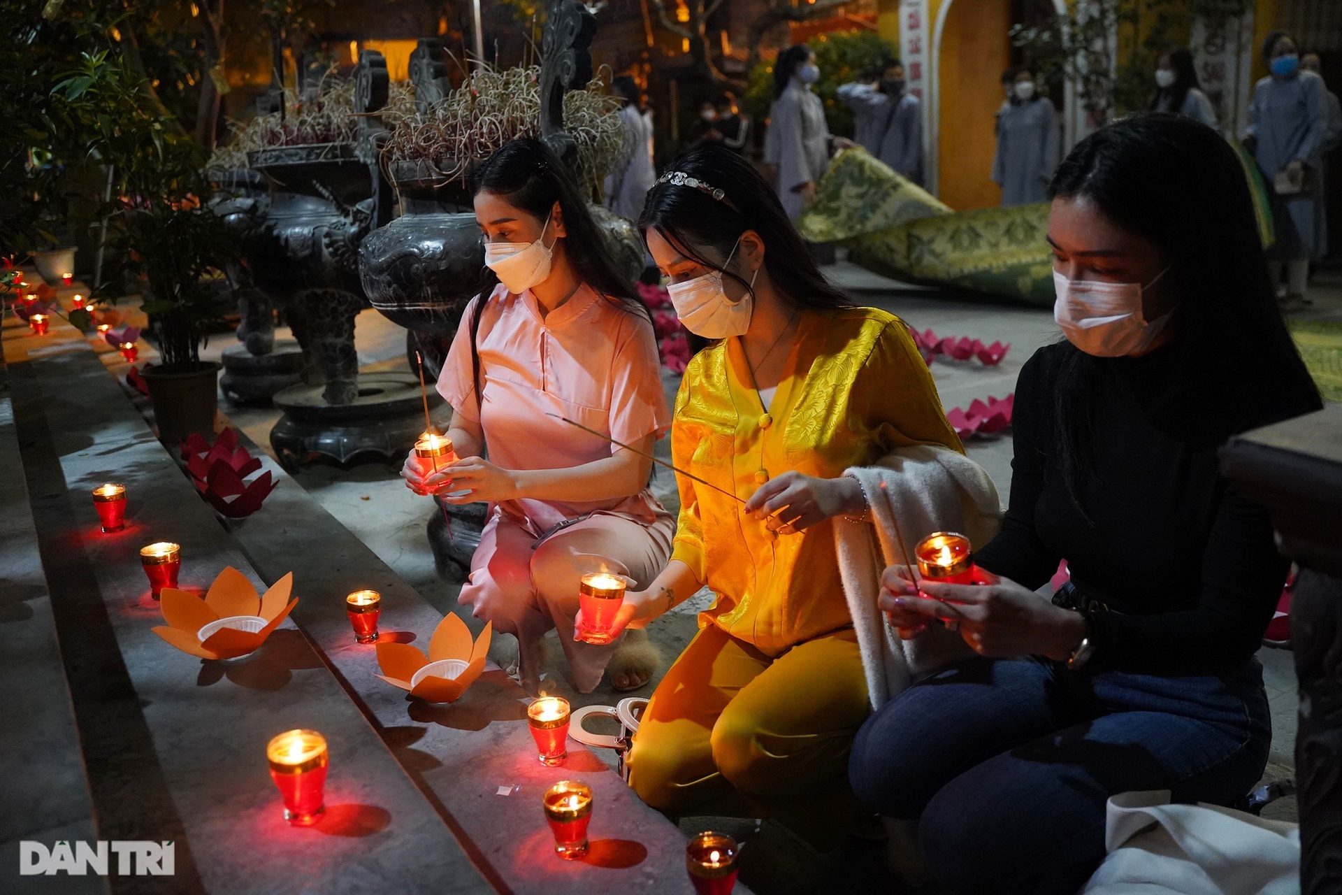 Hình ảnh ấn tượng tại lễ tưởng niệm đồng bào đã mất trong đại dịch Covid-19 - 14