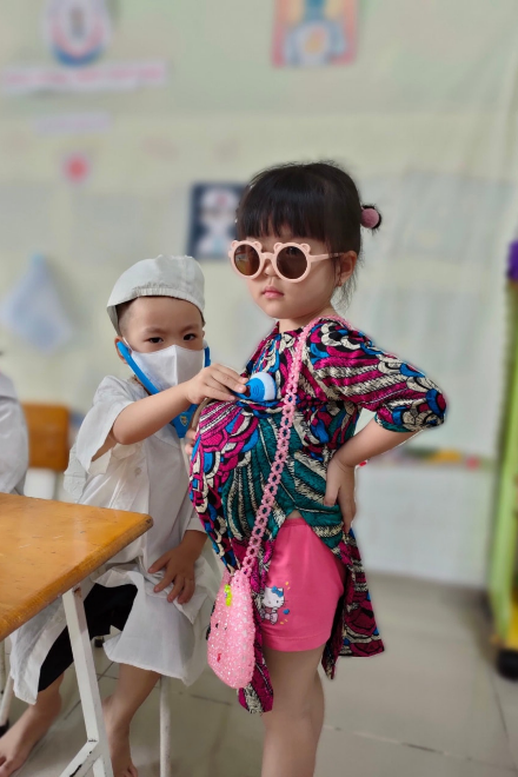 Sốt cộng đồng mạng hình ảnh các bé mầm non nhập vai bác sĩ, thẩm phán - 12 Sốt cộng đồng mạng hình ảnh các bé mầm non nhập vai bác sĩ, thẩm phán - 12