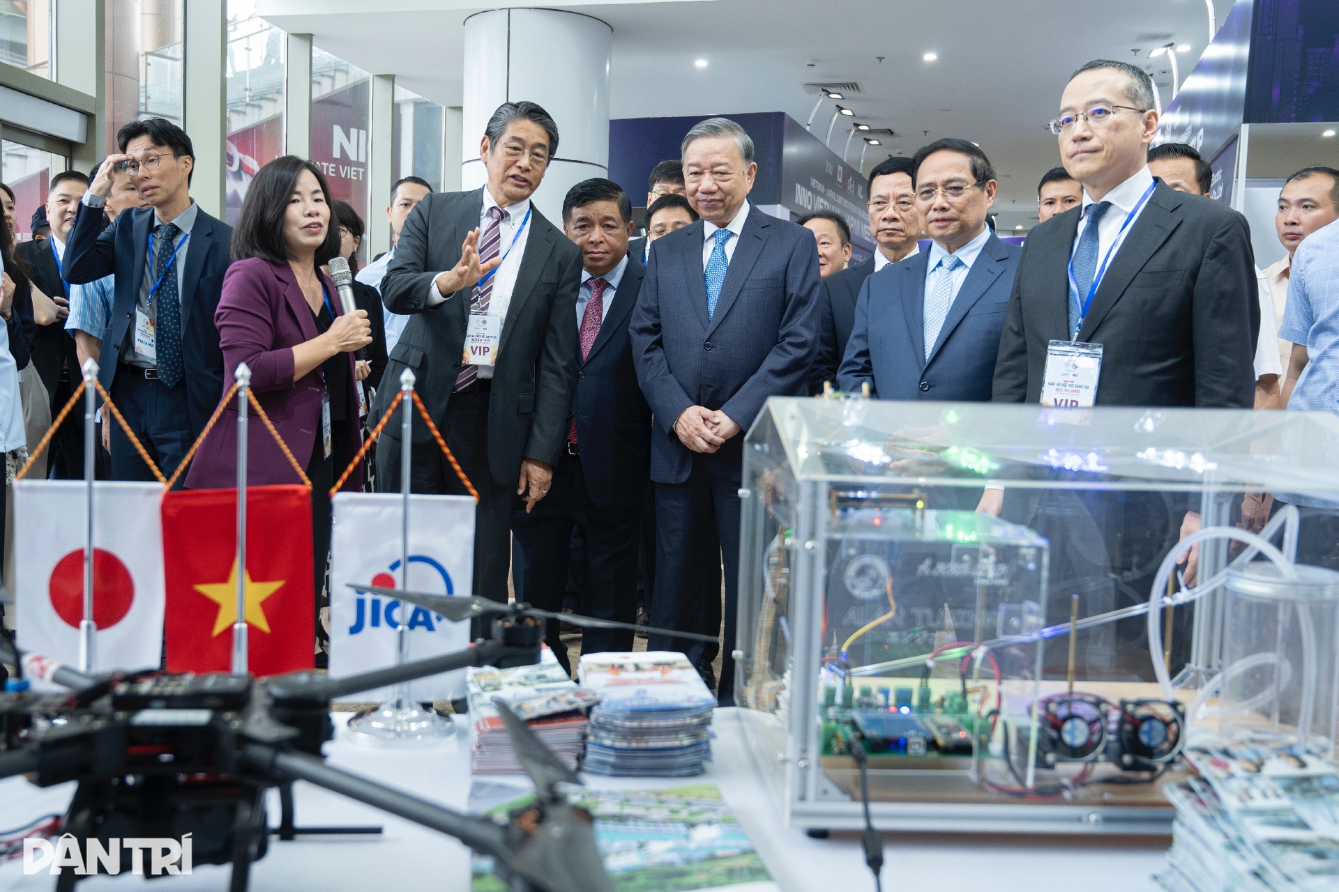 Tổng Bí thư, Thủ tướng dự Lễ hưởng ứng Ngày hội đổi mới sáng tạo 2025 - 13 Tổng Bí thư, Thủ tướng dự Lễ hưởng ứng Ngày hội đổi mới sáng tạo 2025 - 13