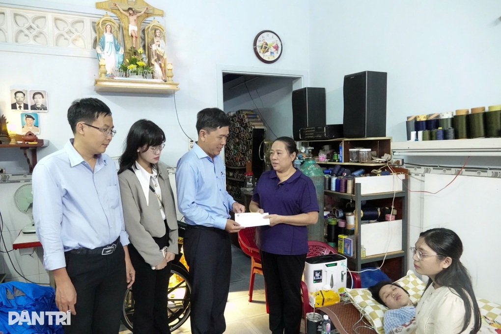 Bạn đọc Dân trí giúp nữ sinh trường y hơn 233 triệu đồng - 2 Bạn đọc Dân trí giúp nữ sinh trường y hơn 233 triệu đồng - 2