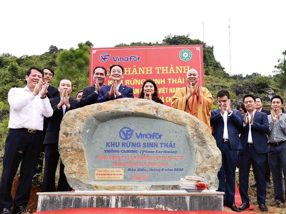 “Bầu Hiển” ủng hộ 5 tỷ đồng hỗ trợ người nghèo tỉnh Cao Bằng - 3 “Bầu Hiển” ủng hộ 5 tỷ đồng hỗ trợ người nghèo tỉnh Cao Bằng - 3