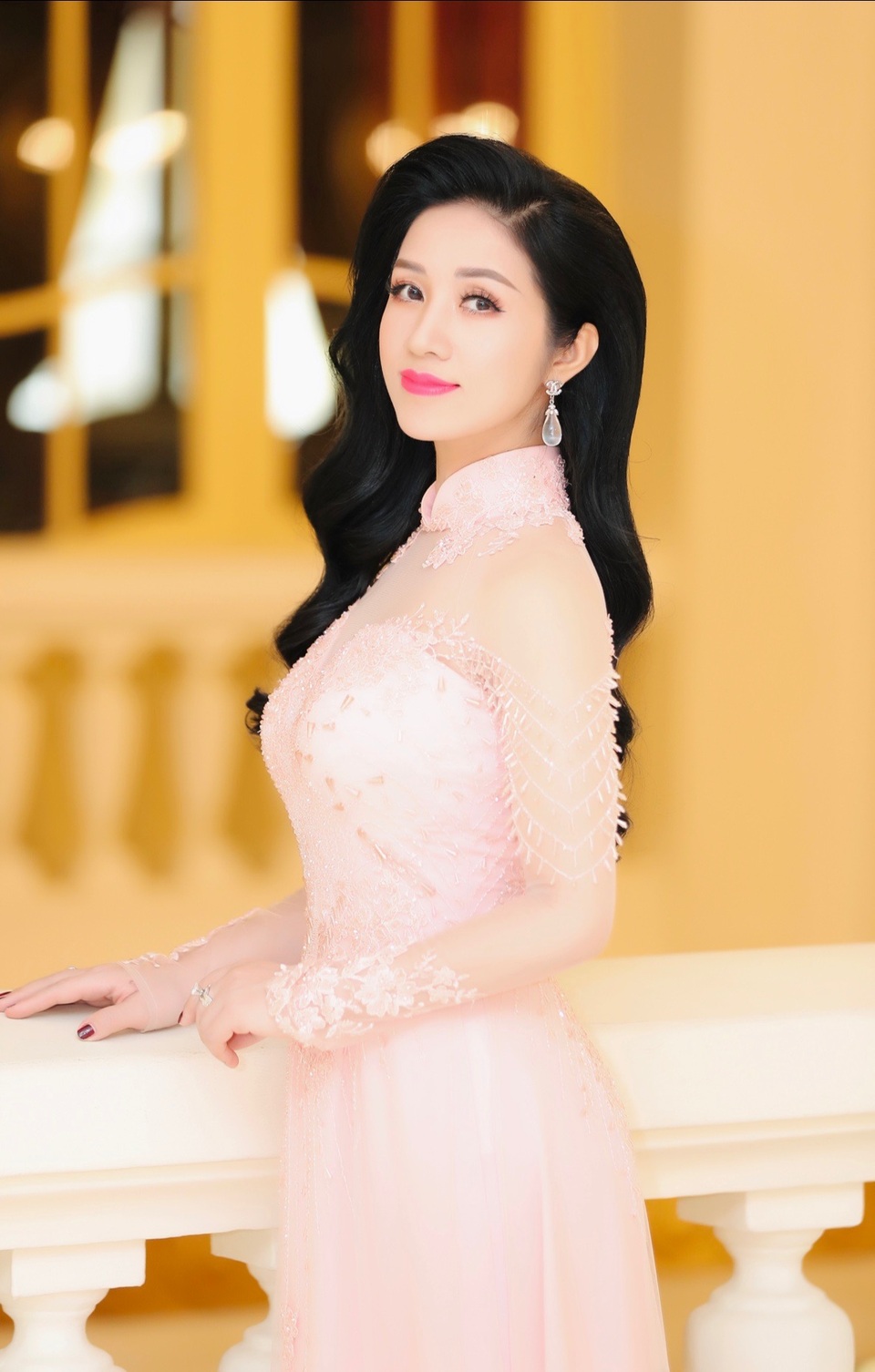 Sao Mai Phương Nga: “Mỗi người phụ nữ là một bông hoa đẹp!” - 5 Sao Mai Phương Nga: “Mỗi người phụ nữ là một bông hoa đẹp!” - 5