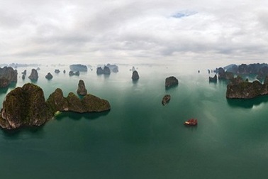 Vịnh Hạ Long khoe vẻ đẹp hùng vĩ mê hồn từ trên cao