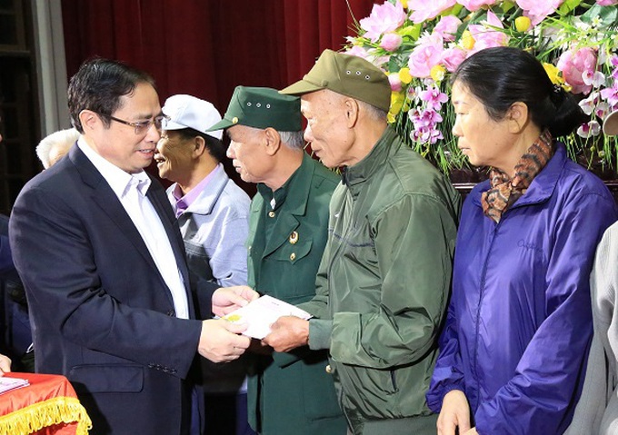 Trưởng ban Tổ chức Trung ương Phạm Minh Chính tặng quà tết cho nạn nhân nhiễm chất độc da cam tỉnh Thái Bình - Ảnh 1.