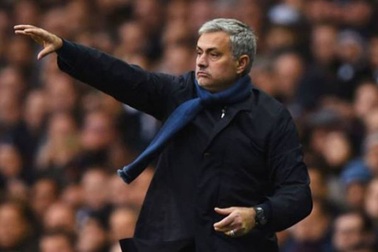 Trụ cột “chán ngấy” Van Gaal, Ed Woodward cầu cứu Mourinho