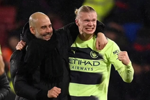 Pep Guardiola khẳng định đẳng cấp của Haaland không kém Messi và Ronaldo