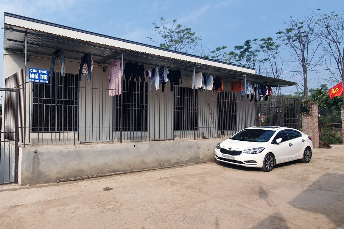 Vụ bé 3 tuổi nghi bị cắm đinh vào đầu: Bất ngờ lời kể của bà chủ nhà trọ - 1 Vụ bé 3 tuổi nghi bị cắm đinh vào đầu: Bất ngờ lời kể của bà chủ nhà trọ - 1