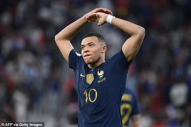 Kylian Mbappe xô đổ kỷ lục khó phá của "Vua bóng đá" Pele