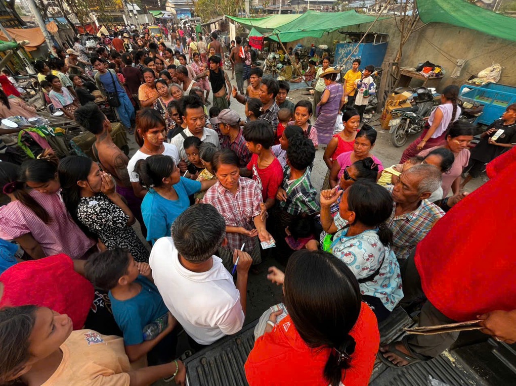 Người Việt hỗ trợ nạn nhân động đất, ám ảnh cả làng bị thiêu rụi ở Myanmar - 3 Người Việt hỗ trợ nạn nhân động đất, ám ảnh cả làng bị thiêu rụi ở Myanmar - 3