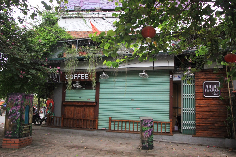 Công an hối hả đi vận động, hàng loạt quán cà phê ở Hà Nội đóng cửa - 15 Công an hối hả đi vận động, hàng loạt quán cà phê ở Hà Nội đóng cửa - 15