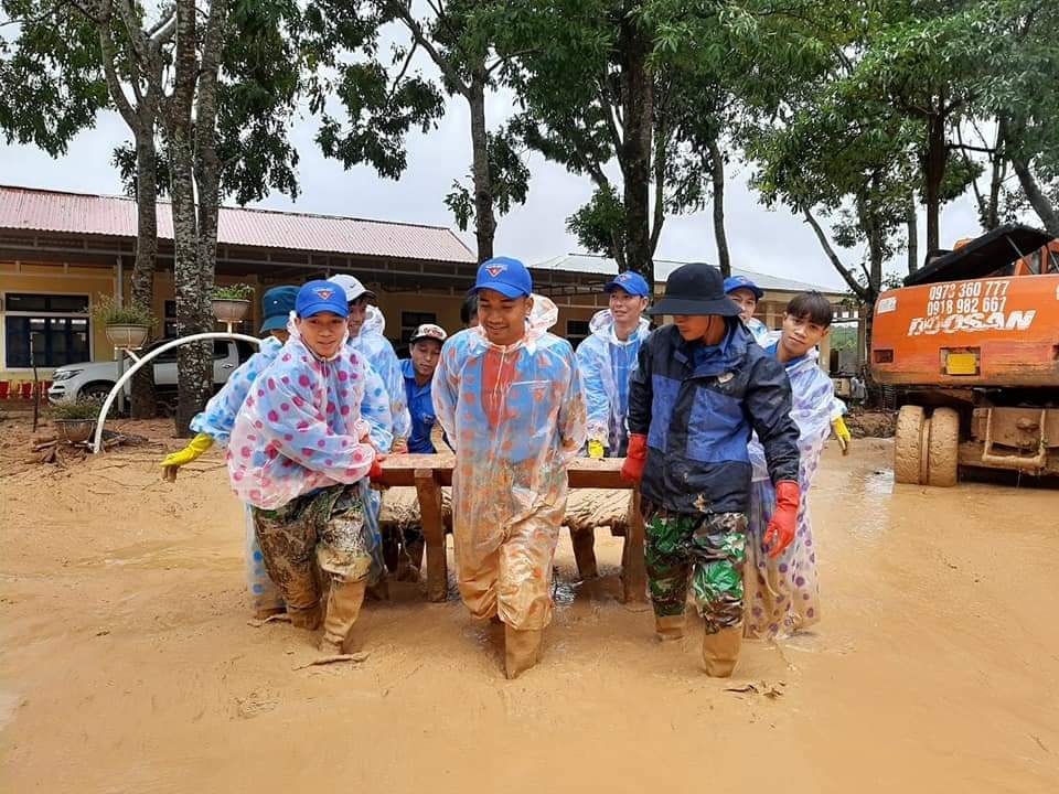 Tuổi trẻ “vực dậy” dải đất vùng biên giới bị thiệt hại nặng do mưa lũ - 10 Tuổi trẻ “vực dậy” dải đất vùng biên giới bị thiệt hại nặng do mưa lũ - 10